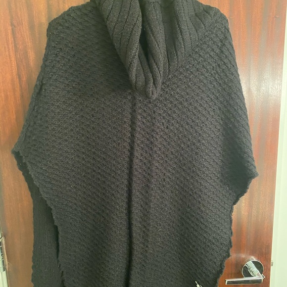 Sweater Cape - Picture 7 of 7